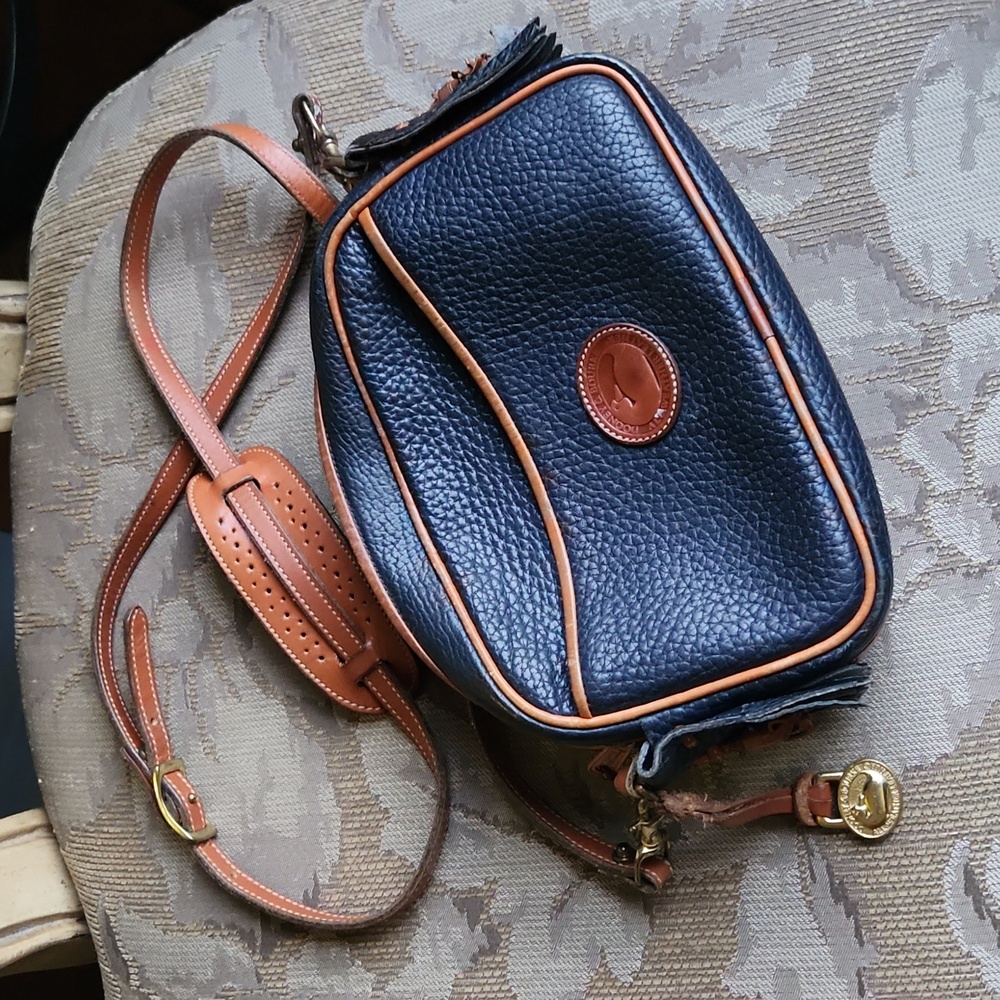 Vintage Dooney and Bourke Kitty crossbody bag - Picture 2 of 15